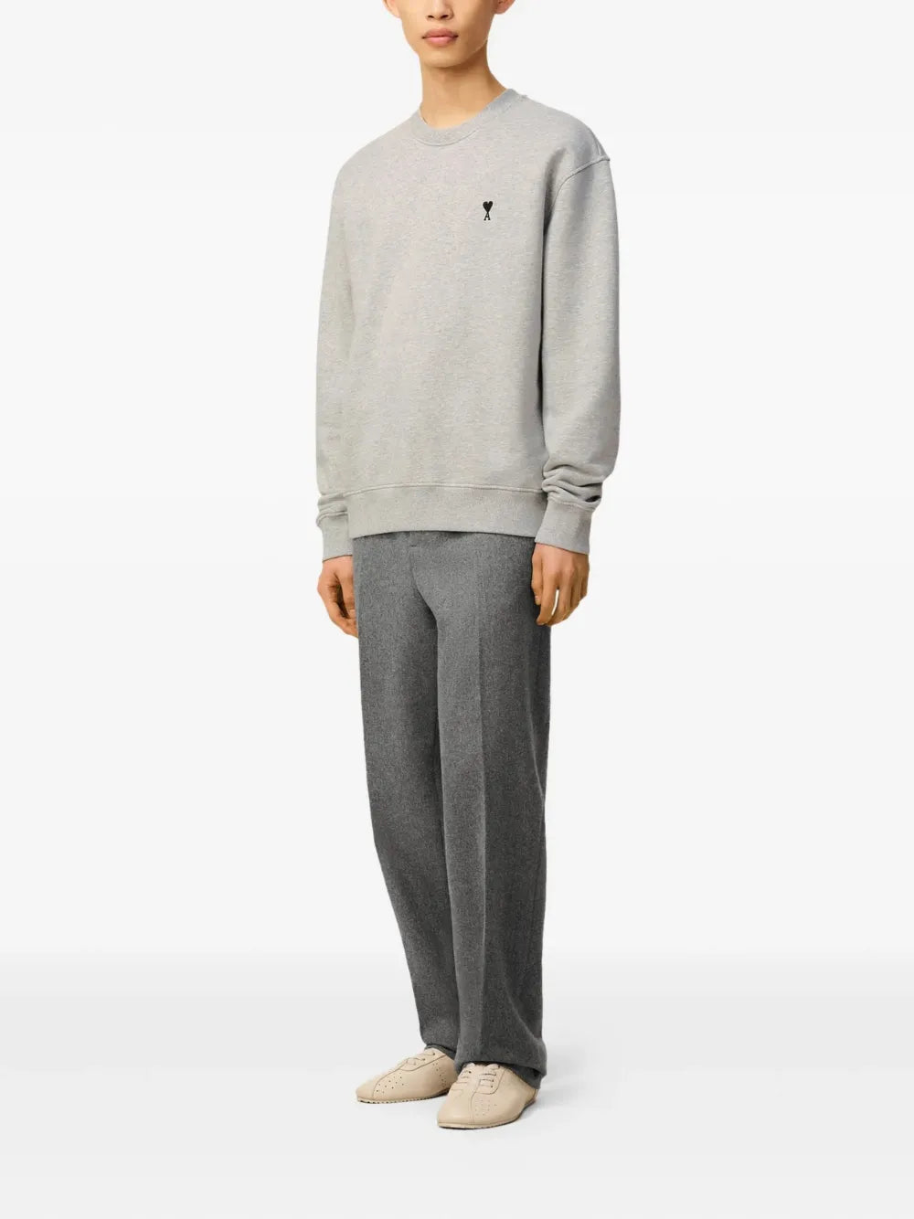 Bild des AMI-Herz-Sweatshirts der Marke Ami PARIS für Männer - Herbst-Winter 2025 - Detailansicht 1