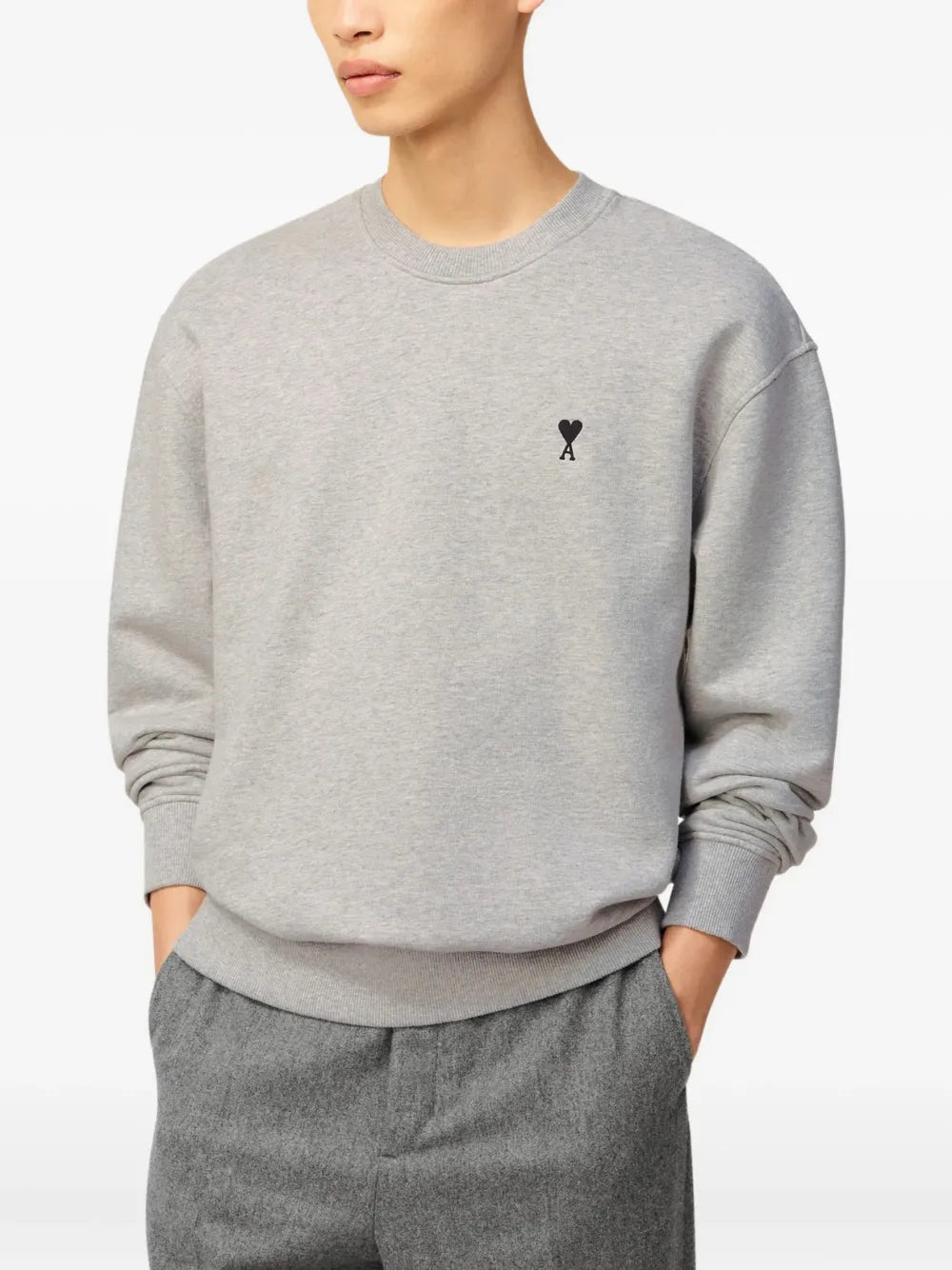 Bild des AMI-Herz-Sweatshirts der Marke Ami PARIS für Männer - Herbst-Winter 2025 - Detailansicht 5
