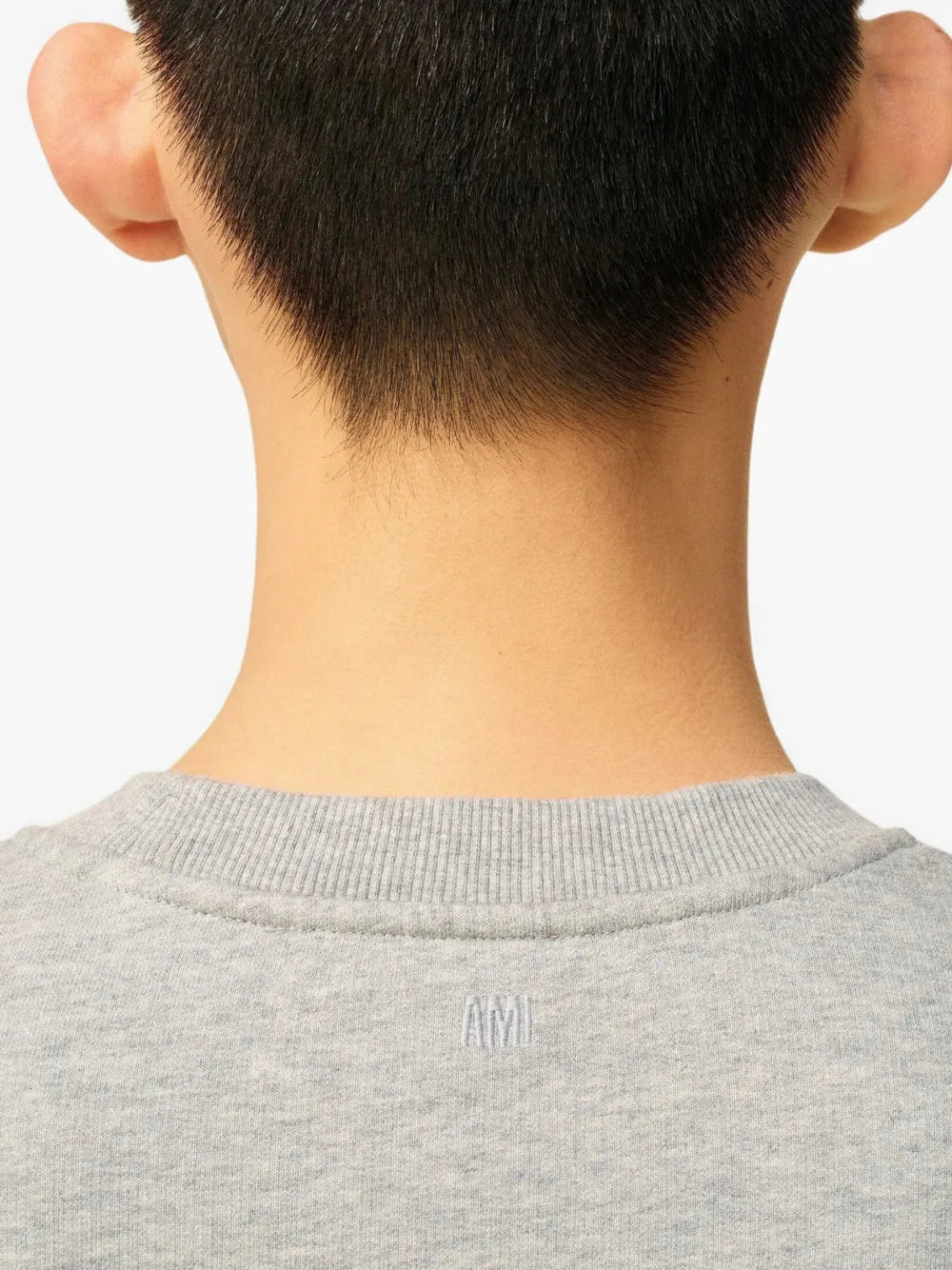Bild des AMI-Herz-Sweatshirts der Marke Ami PARIS für Männer - Herbst-Winter 2025 - Detailansicht 7