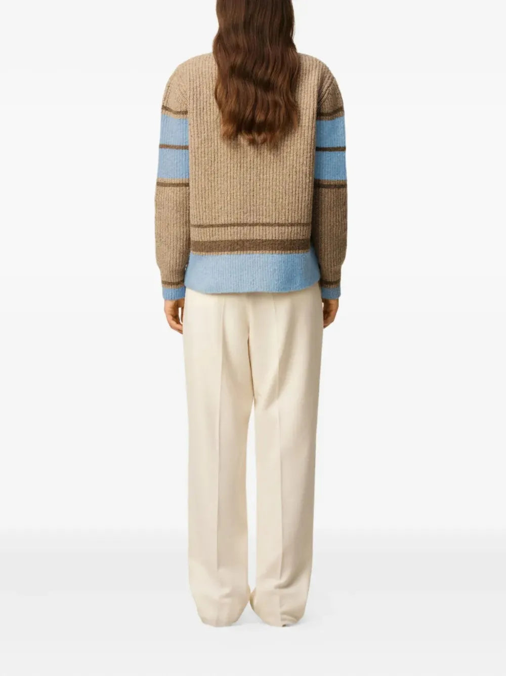 Immagine del Pull College del marchio Ami PARIS per Unisex - Stagione Autunno-Inverno 2025 - Vista Dettagliata_4