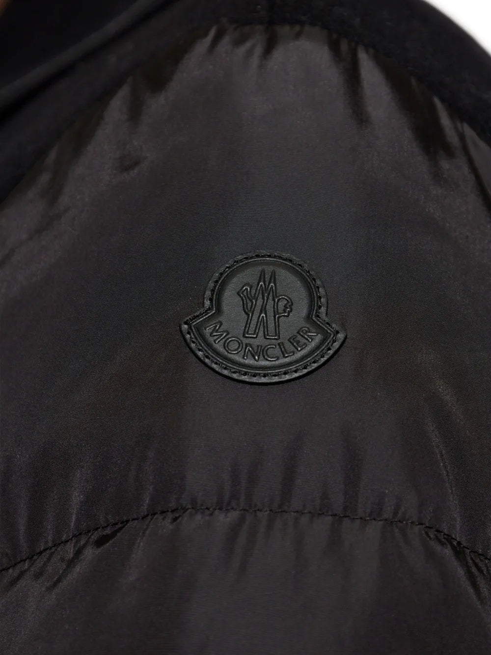 여성을 위한 Moncler 브랜드의 바이머테리얼 Chaillo 코트 이미지 - 2025년 가을-겨울 시즌 - 세부 보기 5