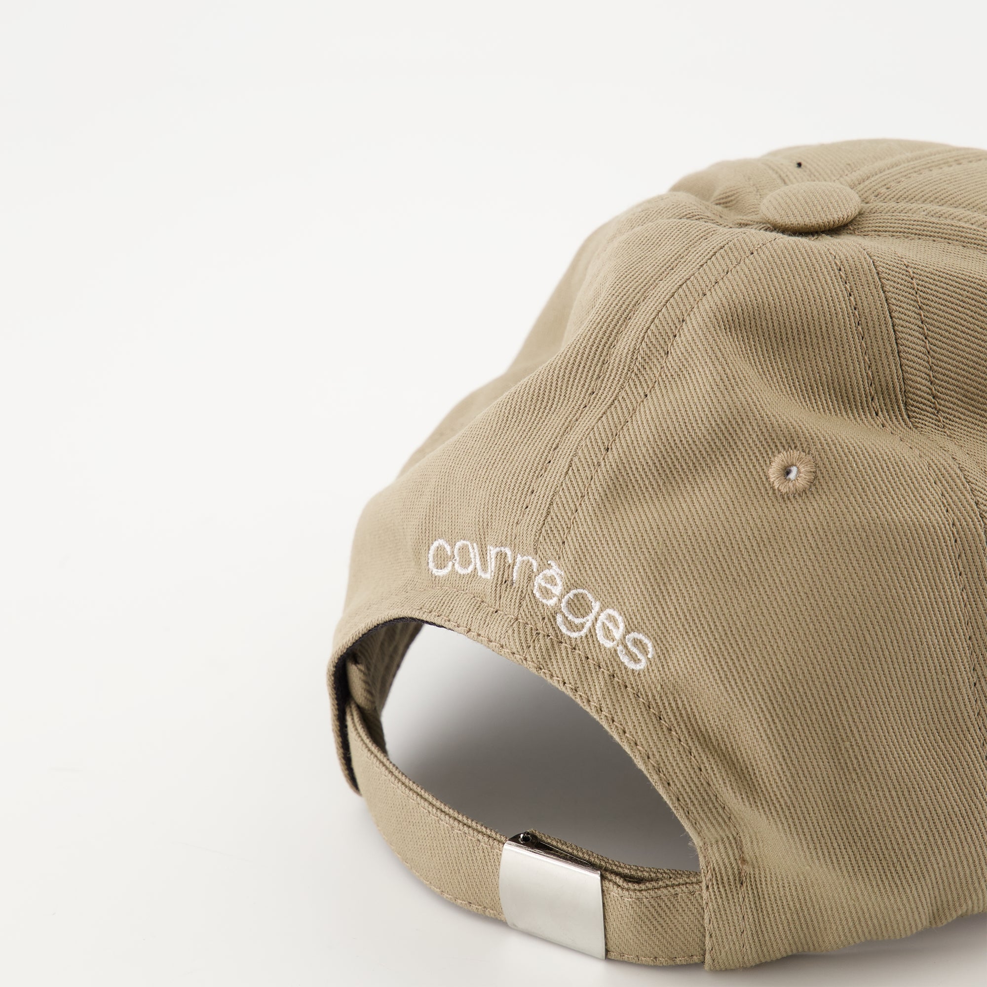Image de l'article Casquette brodée de la marque Courrèges pour Unisex - Saison Automne-Hiver 2025 - Vue détaillée_3