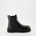 Imagem das Botas Beatle Femininas da marca Valentino Garavani - Outono-Inverno 2025 - Vista lateral direita