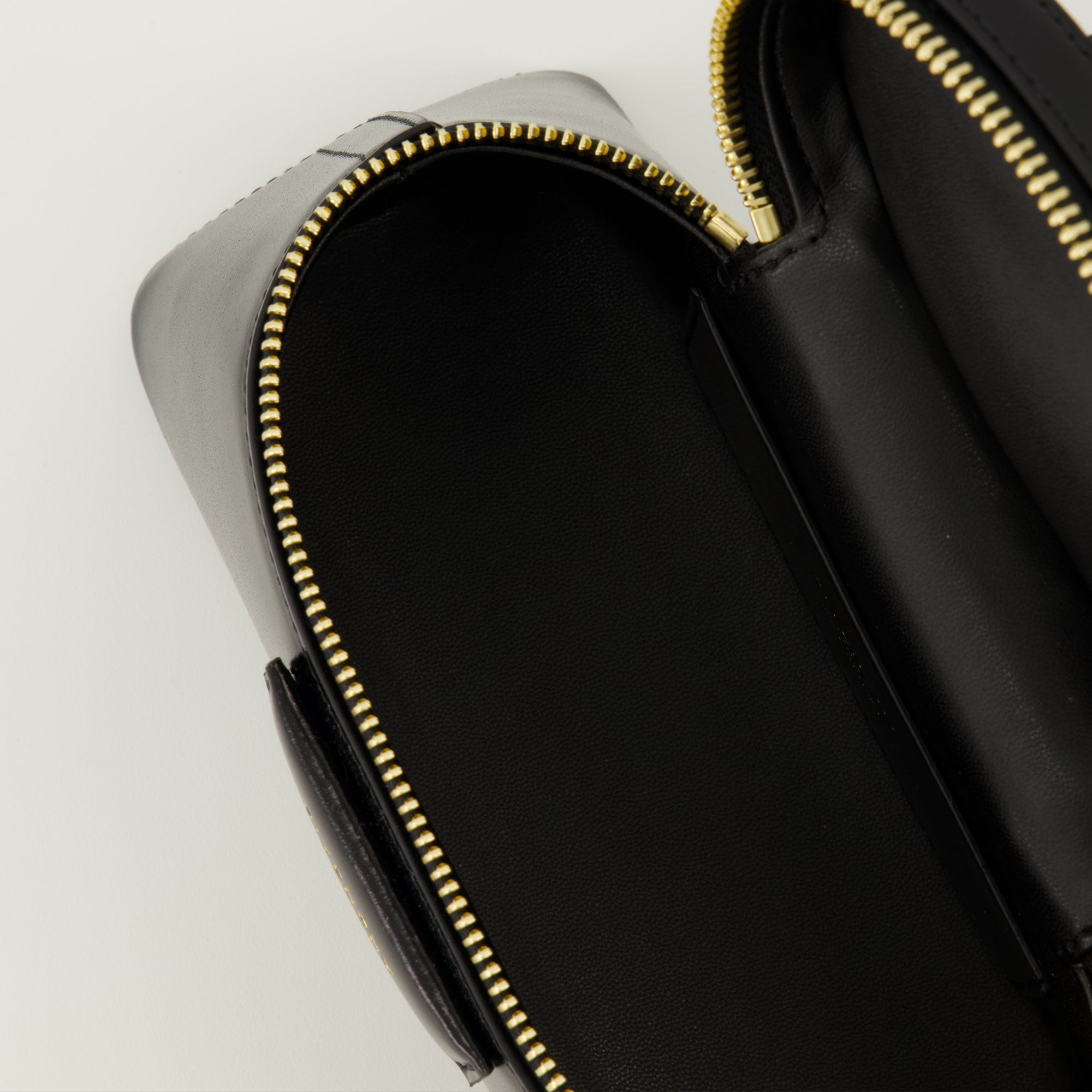 Immagine della borsa Vanity Antigona in pelle nera di Givenchy per donna - Collezione Primavera-Estate 2026 - Vista Dettagliata_3