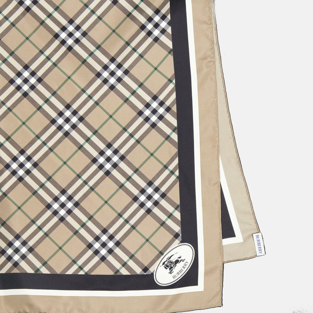 Image de l'article Carré de soie à carreaux de la marque Burberry pour Unisex - Saison Automne-Hiver 2025 - Vue détaillée_3