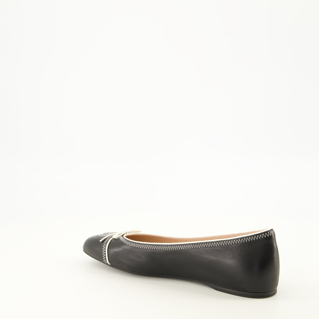 Chaussures plates Ballerines en cuir noir Valentino Garavani Noir Femme
