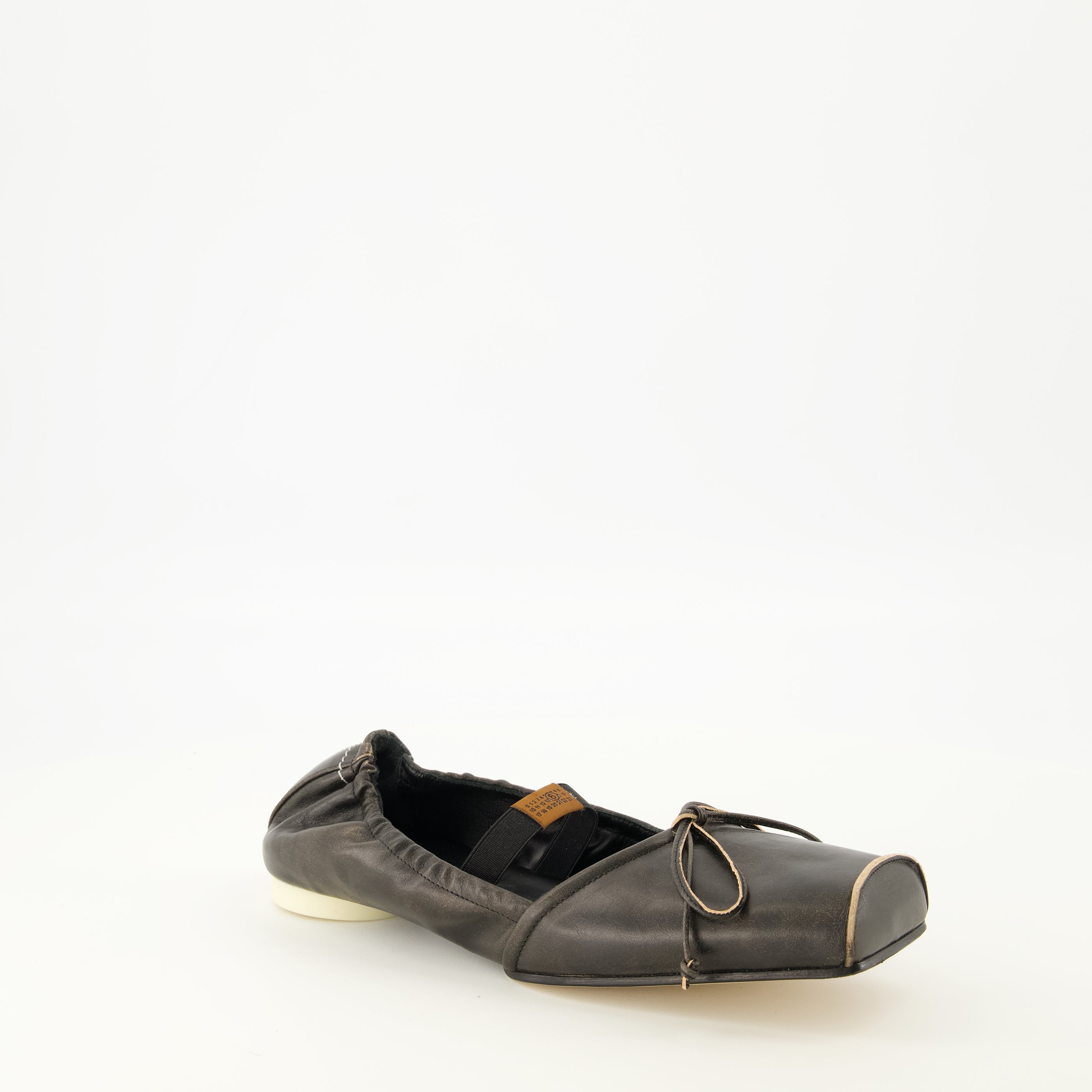 Chaussures plates Sapatilhas de Ballet em Couro Preto de Bico Quadrado Mm6 Noir Femme