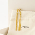 Image de l'article Boucles d'oreilles Cassandre à pompom de la marque Saint Laurent pour Femme - Saison Automne-Hiver 2025 - Vue détaillée_2