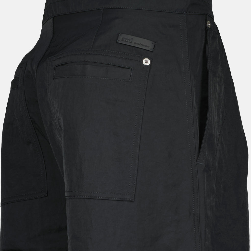 Image of the Ami PARIS brand zippered pants for men - Fall-Winter 2025 - Detailed view_2