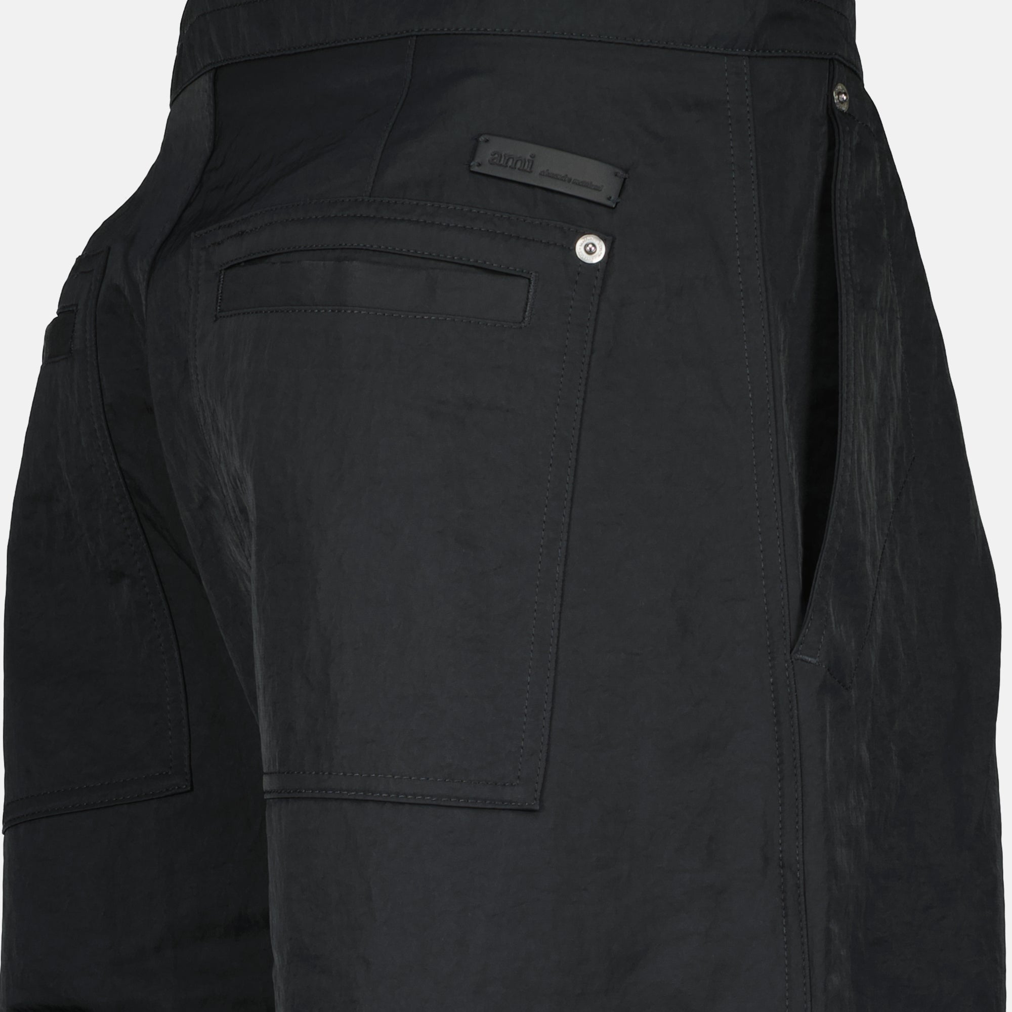 Image of the Ami PARIS brand zippered pants for men - Fall-Winter 2025 - Detailed view_2