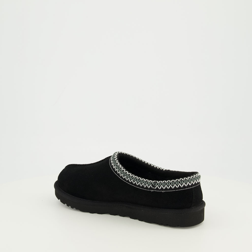 Image of the Ugg Men's Tasman II black mules - Spring-Summer 2026 season - Three-quarter back right view