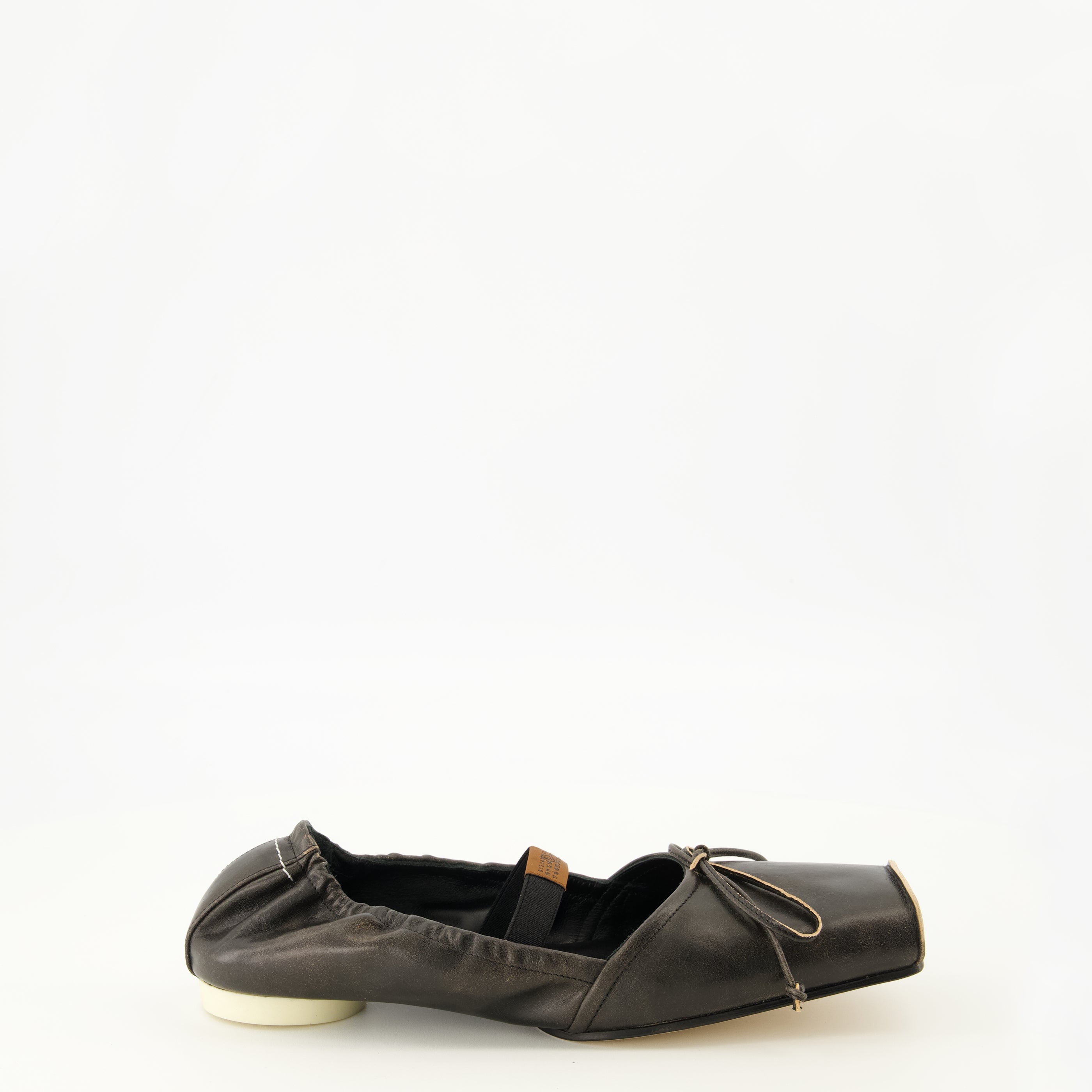 Chaussures plates Sapatilhas de Ballet em Couro Preto de Bico Quadrado Mm6 Noir Femme