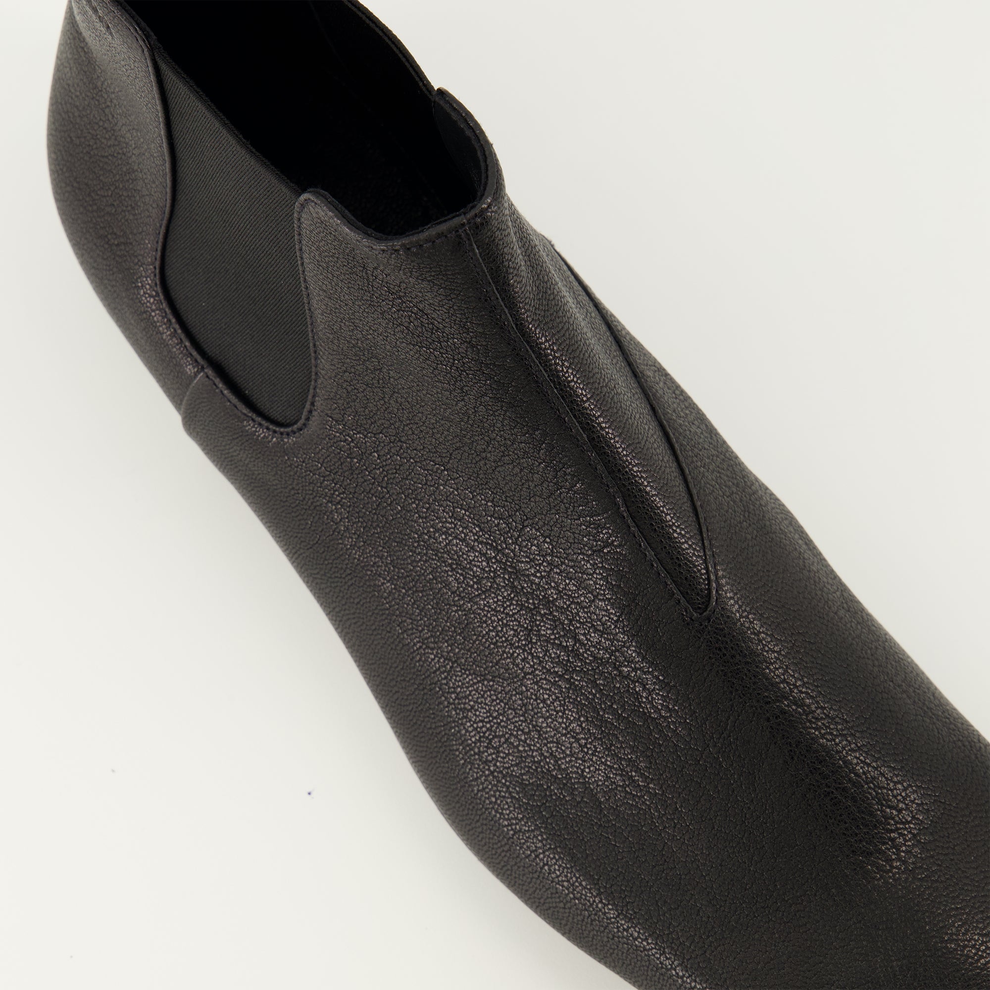 Image of the black leather Chelsea boots by Prada for Men - Spring-Summer 2026 - Detailed top view
