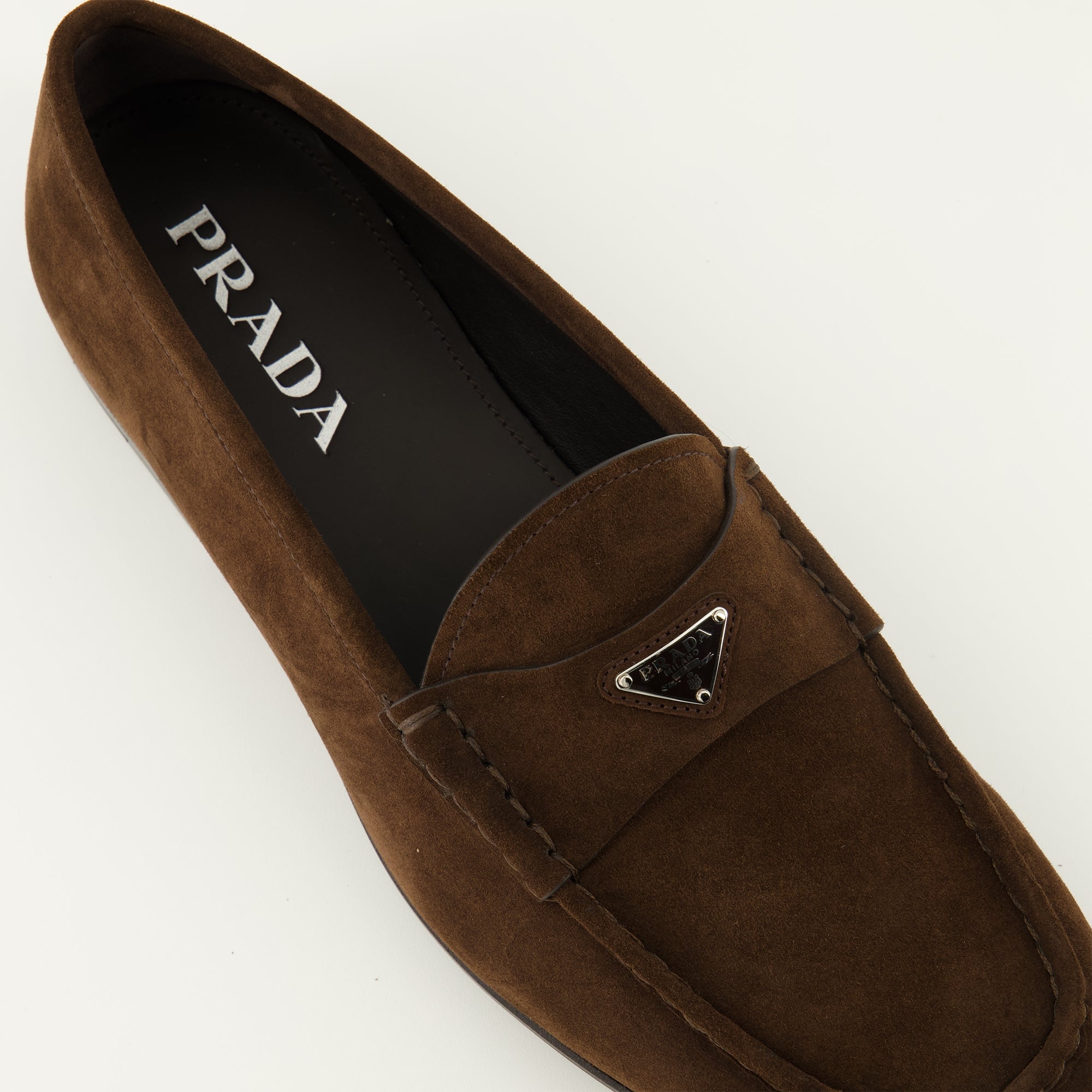 Image de l'article Mocassins en veau velours de la marque Prada pour Homme - Saison Automne-Hiver 2025 - Vue détaillée de haut