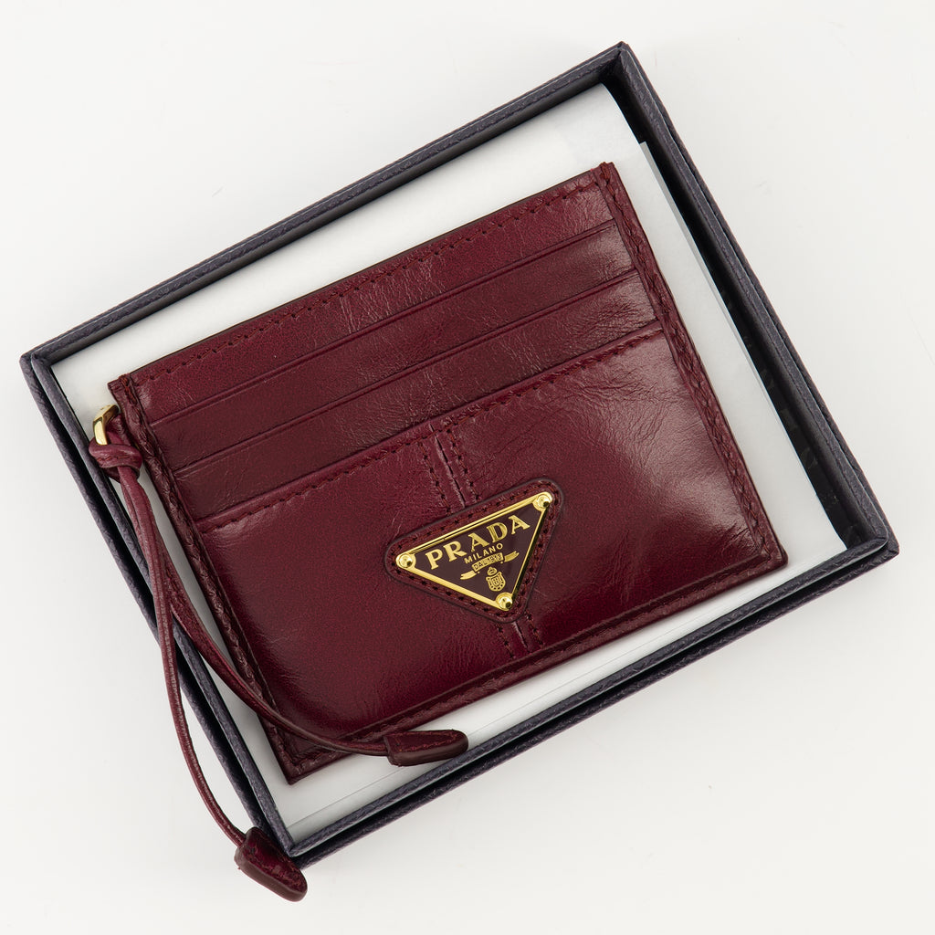 Image of the Prada leather card holder for women - Fall-Winter 2025 - Detailed View_2