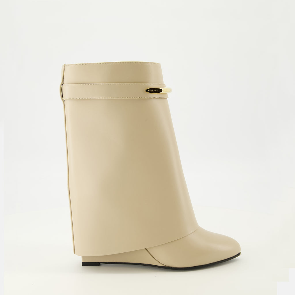 Image de l'article Bottines Shark beige de la marque Givenchy pour Femme - Saison Printemps-Été 2026 - Vue latérale droite