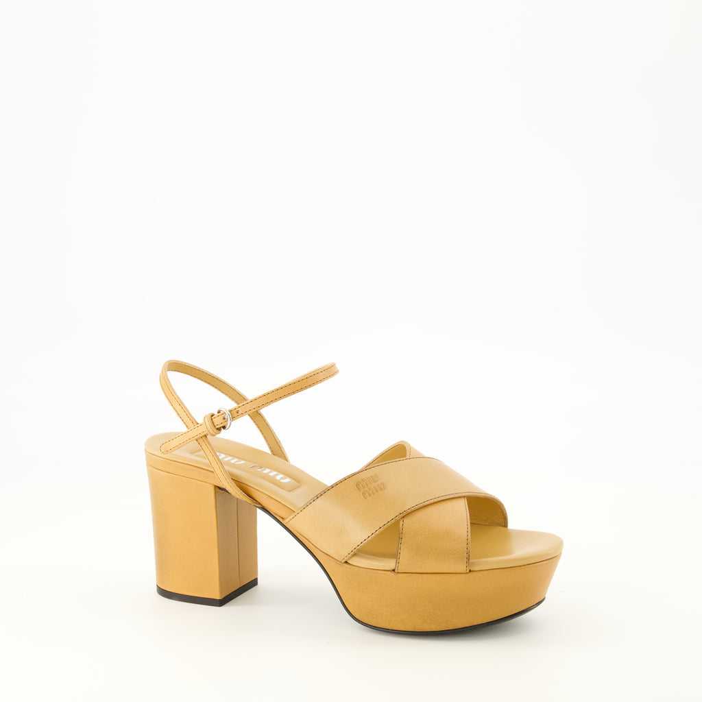 Chaussures ouvertes Sandali con tacco in pelle marrone Miu Miu Beige Femme