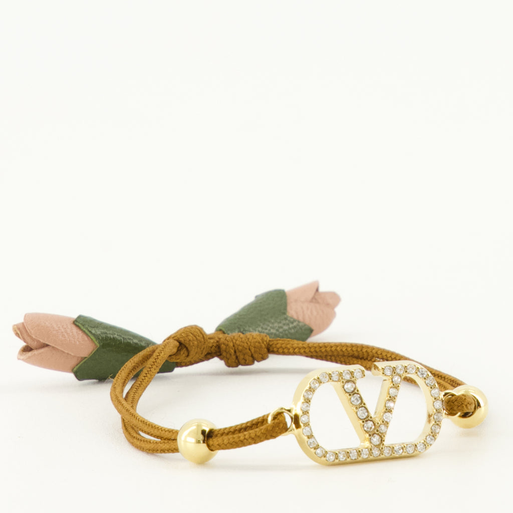 Immagine del bracciale Vlogo con cordino marrone del marchio Valentino Garavani per Donna - Collezione Primavera-Estate 2026 - Vista Dettagliata 2