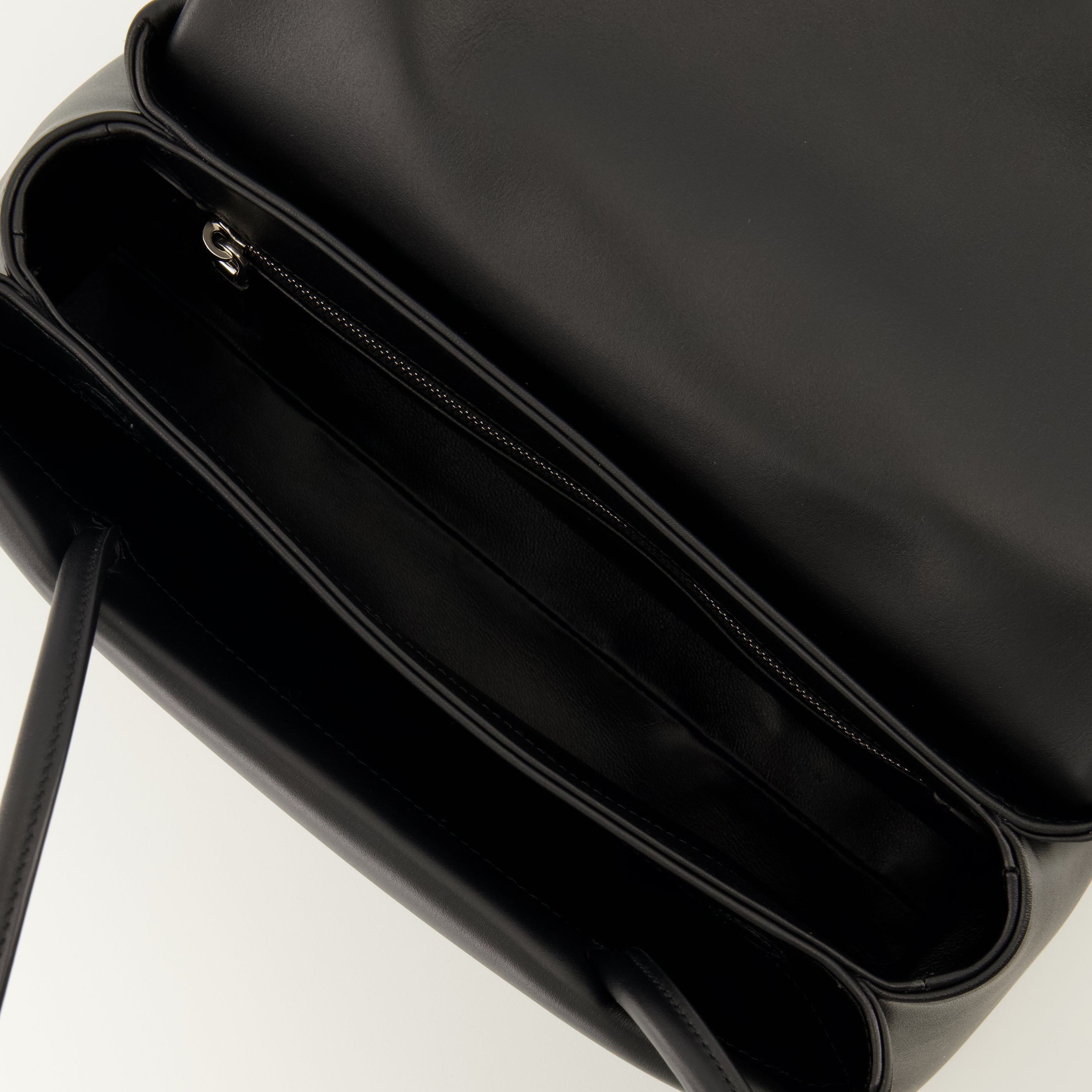 Sacs à main et épaule Sac Passage moyen noir en cuir et Re-nylon Prada Noir Femme