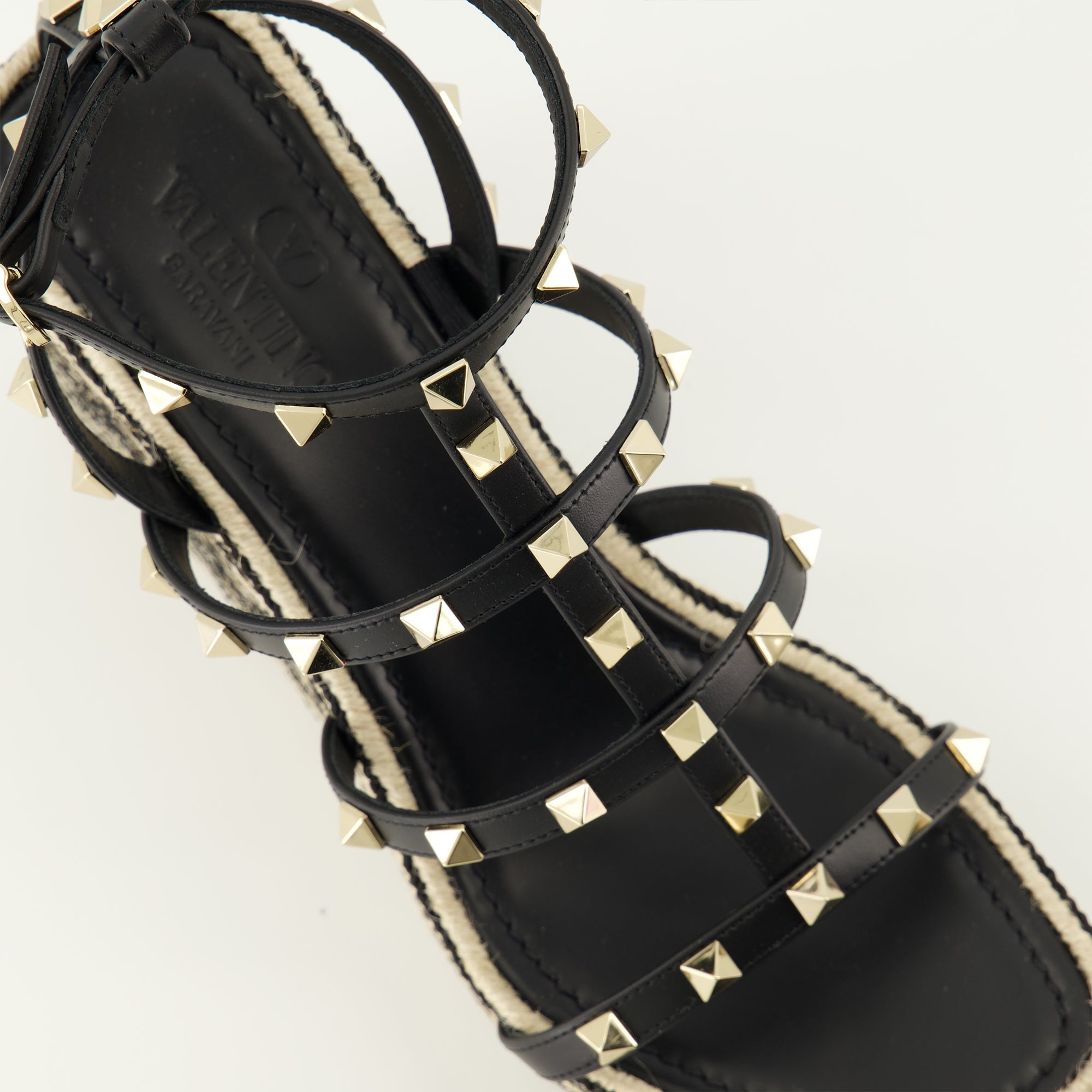Image de l'article Sandales Compensées Rockstud noir de la marque Valentino Garavani pour Femme - Saison Printemps-Été 2026 - Vue détaillée de haut