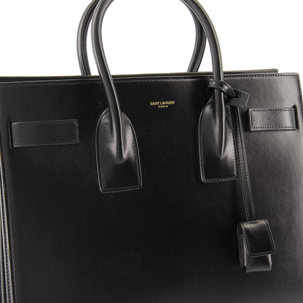 Sacs à main et épaule Small Black Leather Day Bag Saint Laurent Noir Femme