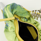 Bild der Diesel Damen Grab-D Hobo Tasche aus glänzendem grünem Denim - Frühjahr-Sommer 2026 - Detailansicht_3