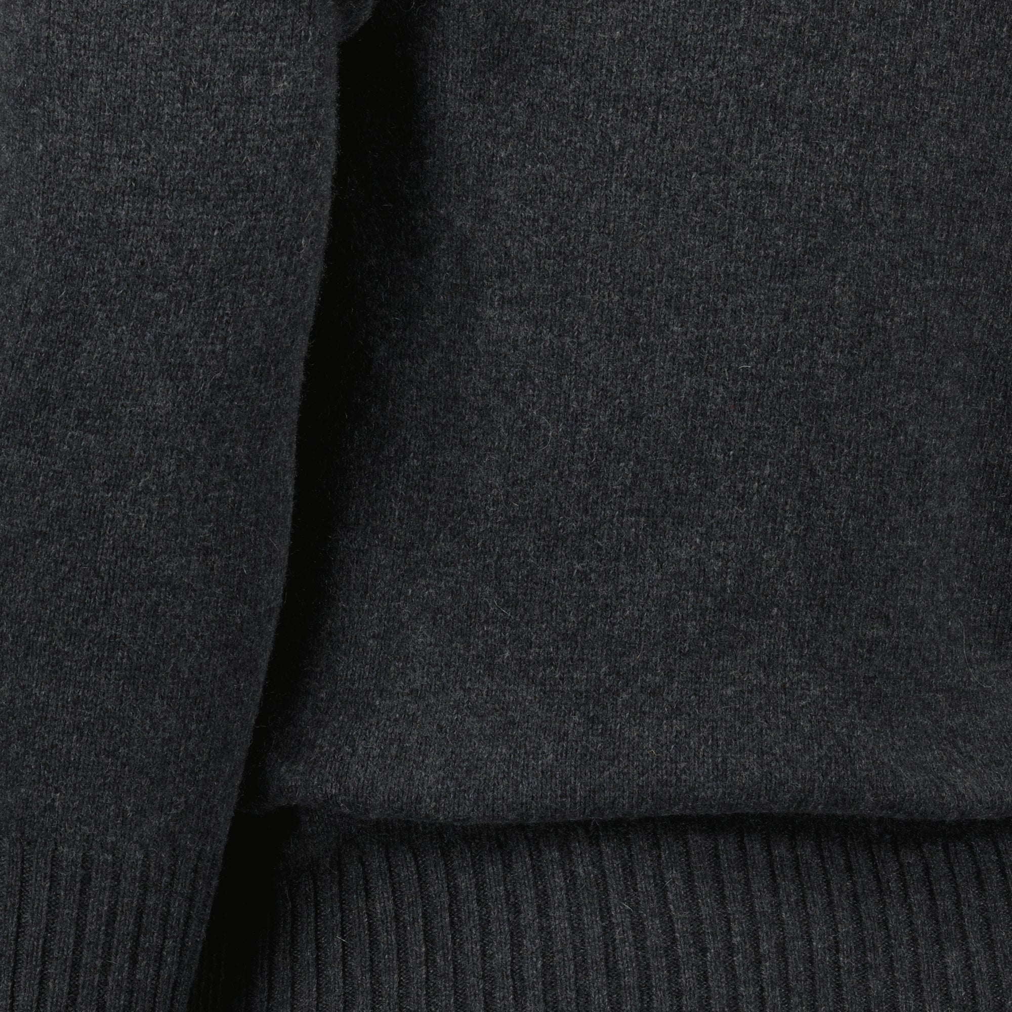 Imagen del artículo Suéter de cuello corazón de la marca Ami PARIS para Hombre - Temporada Otoño-Invierno 2025 - Vista Detallada_5