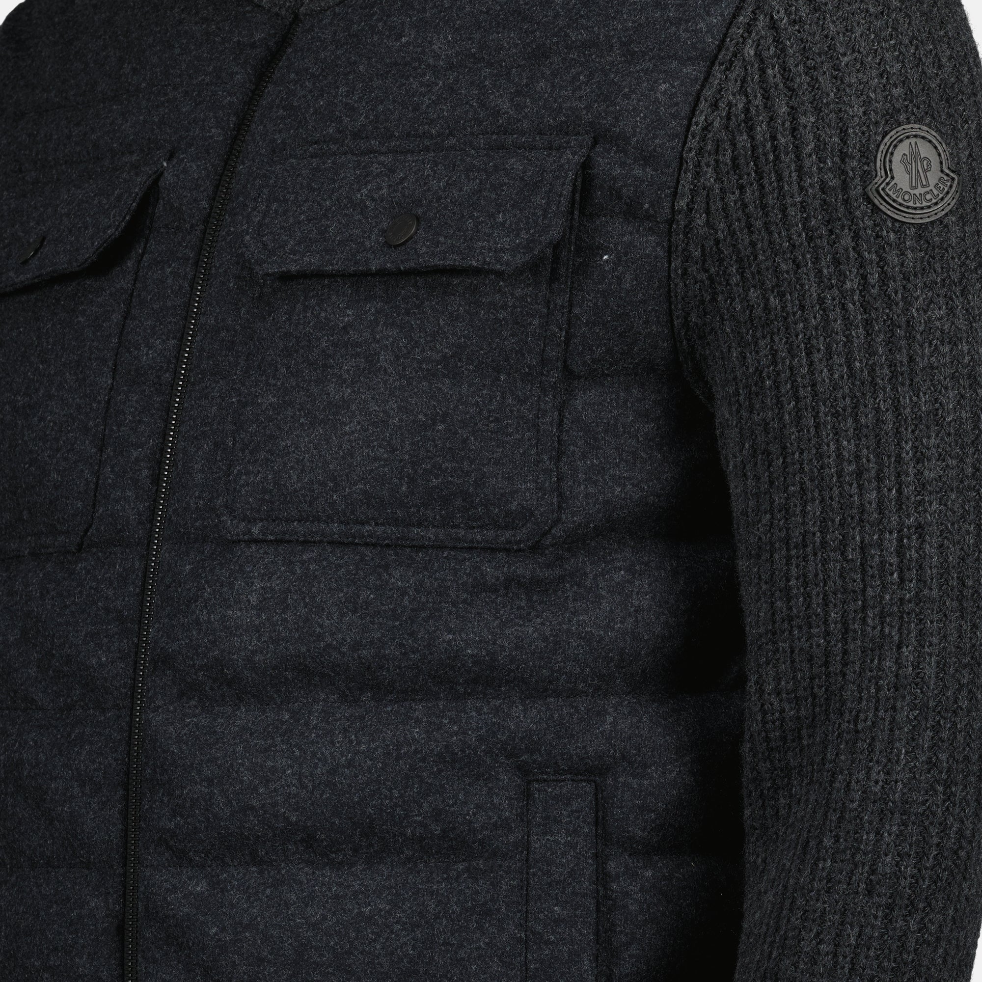 Image de l'article Cardigan zippé matelassé en laine gris de la marque Moncler pour Homme - Saison Automne-Hiver 2025 - Vue détaillée_1