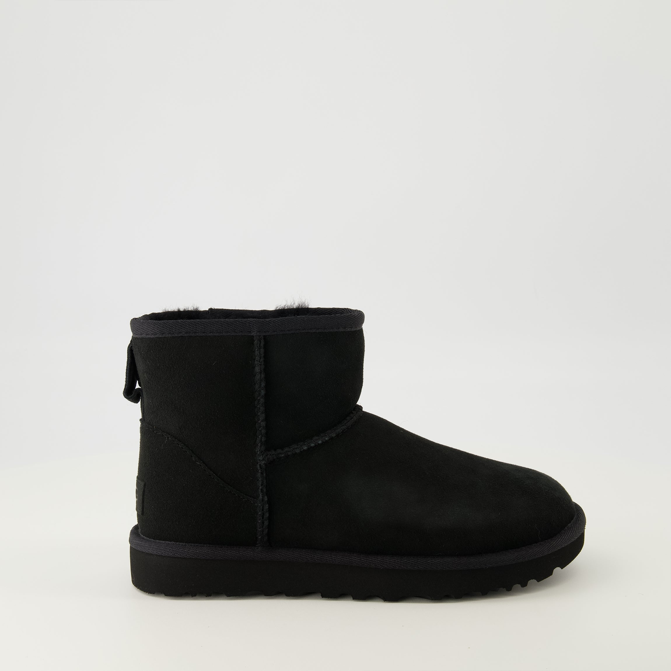 Image of the Ugg Women's Classic Mini II Boots - Autumn-Winter 2025 Season - Right side view