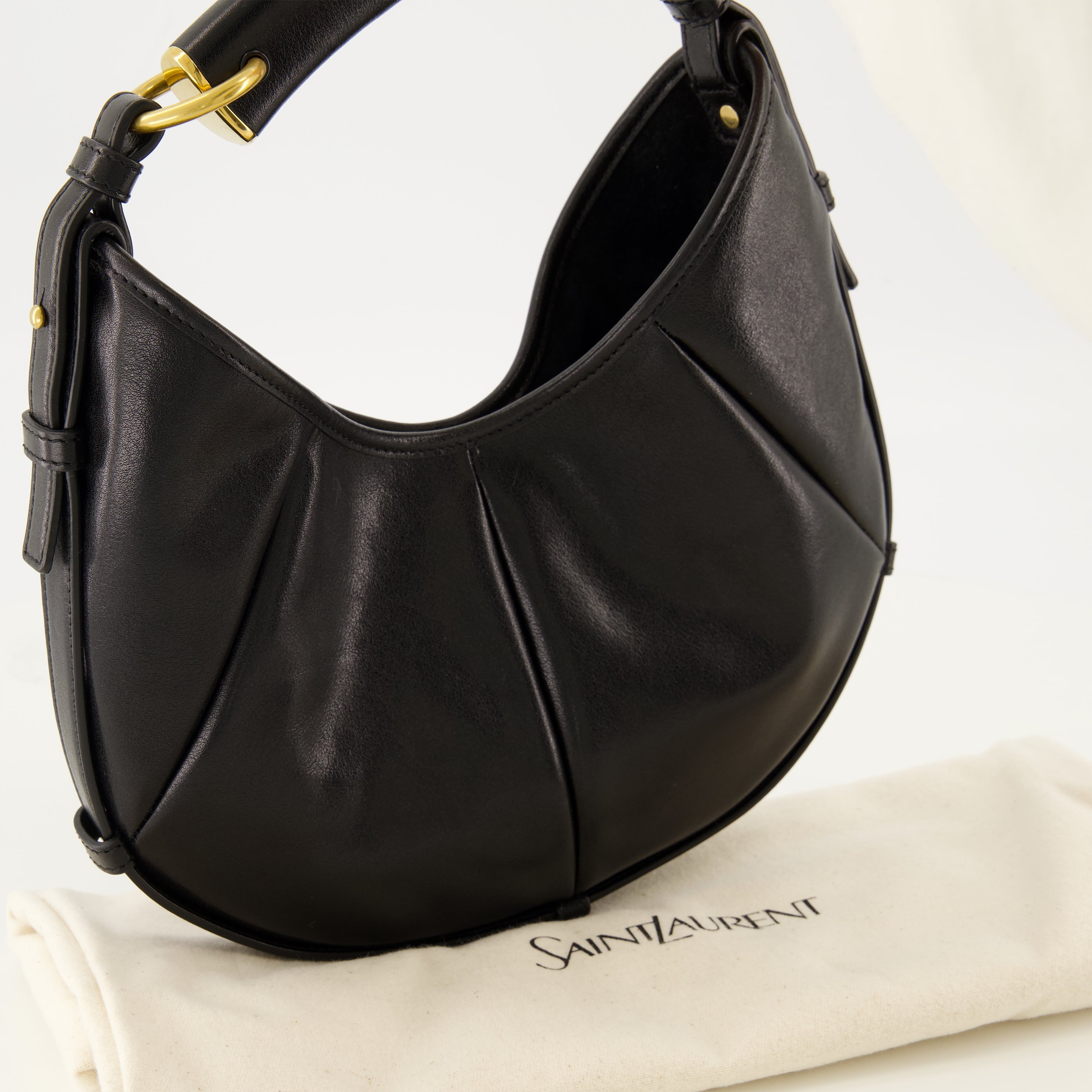 Image de l'article Sac Mombasa small en cuir noir de la marque Saint Laurent pour Femme - Saison Printemps-Été 2026 - Vue détaillée_2