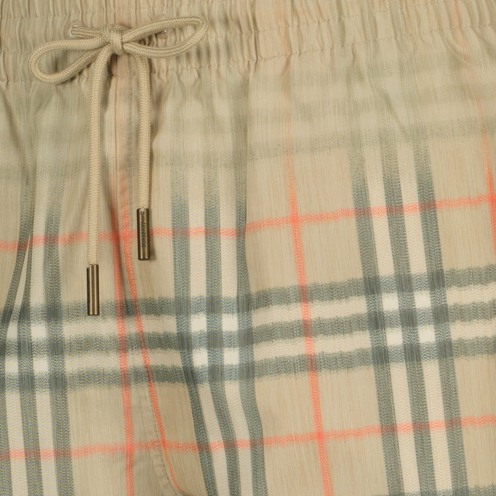 Image de l'article Short de bain Gardient Check beige de la marque Burberry pour Homme - Saison Printemps-Été 2026 - Vue détaillée_1