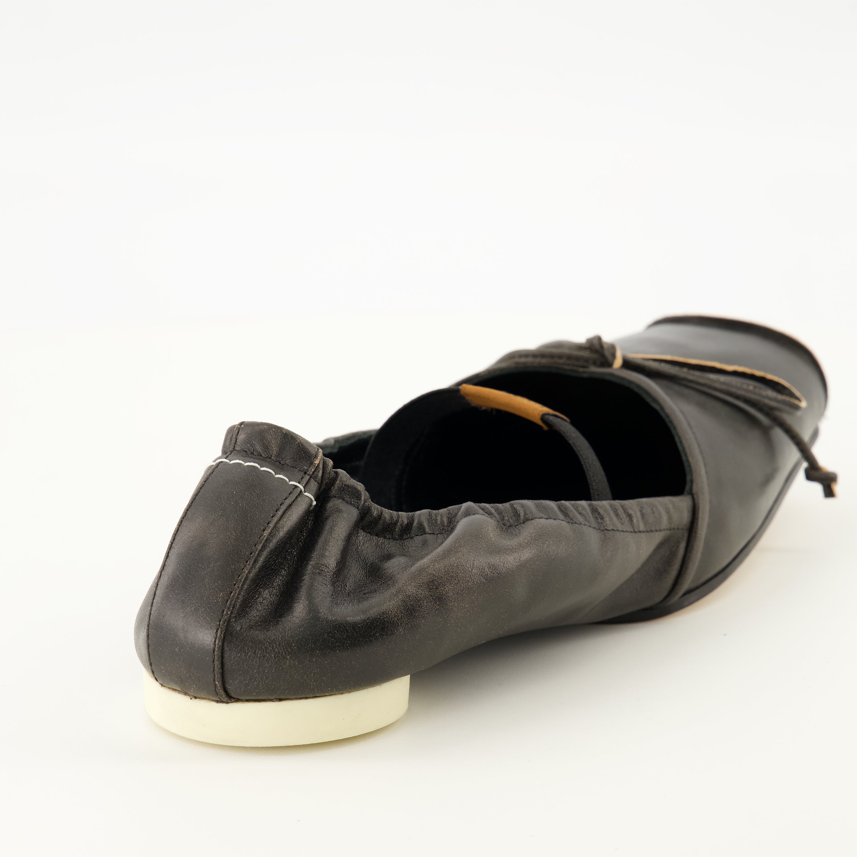 Chaussures plates Sapatilhas de Ballet em Couro Preto de Bico Quadrado Mm6 Noir Femme