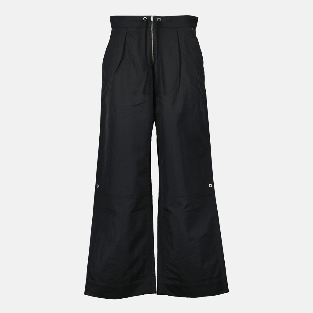 Image of the Ami PARIS brand zippered pants for men - Fall-Winter 2025 - Front view