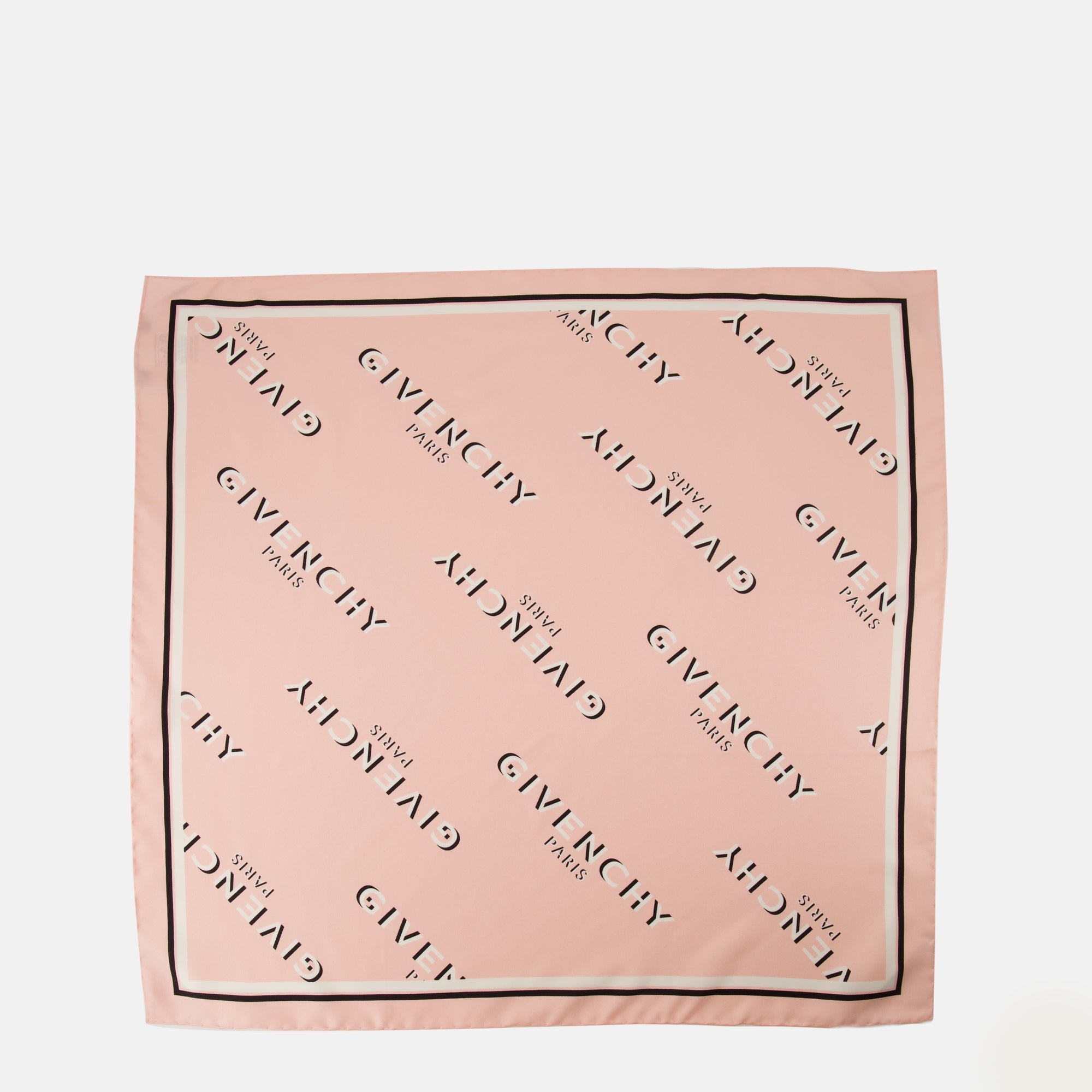 Image de l'article Carré de soie Givenchy Shadow de la marque Givenchy pour Femme - Saison Automne-Hiver 2025 - Vue de Face