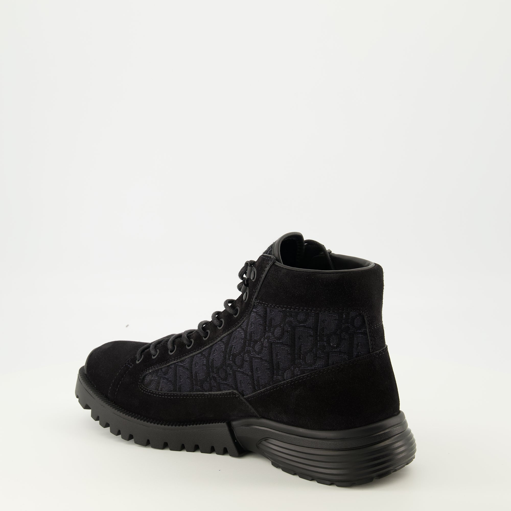 Bild der Dior Herren Oblique Stiefeletten - Herbst-Winter 2025 - Rechte Rückansicht in drei Vierteln