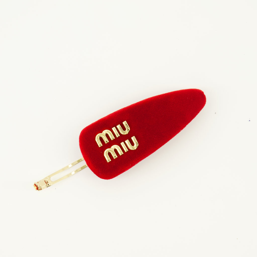 Image of the Miu Miu Women's Red Velvet Hair Clip - Spring/Summer 2026 - Detailed View_2