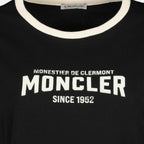 Image de l'article T-shirt à logo floqué noir de la marque Moncler pour Femme - Saison Printemps-Été 2026 - Vue détaillée_1