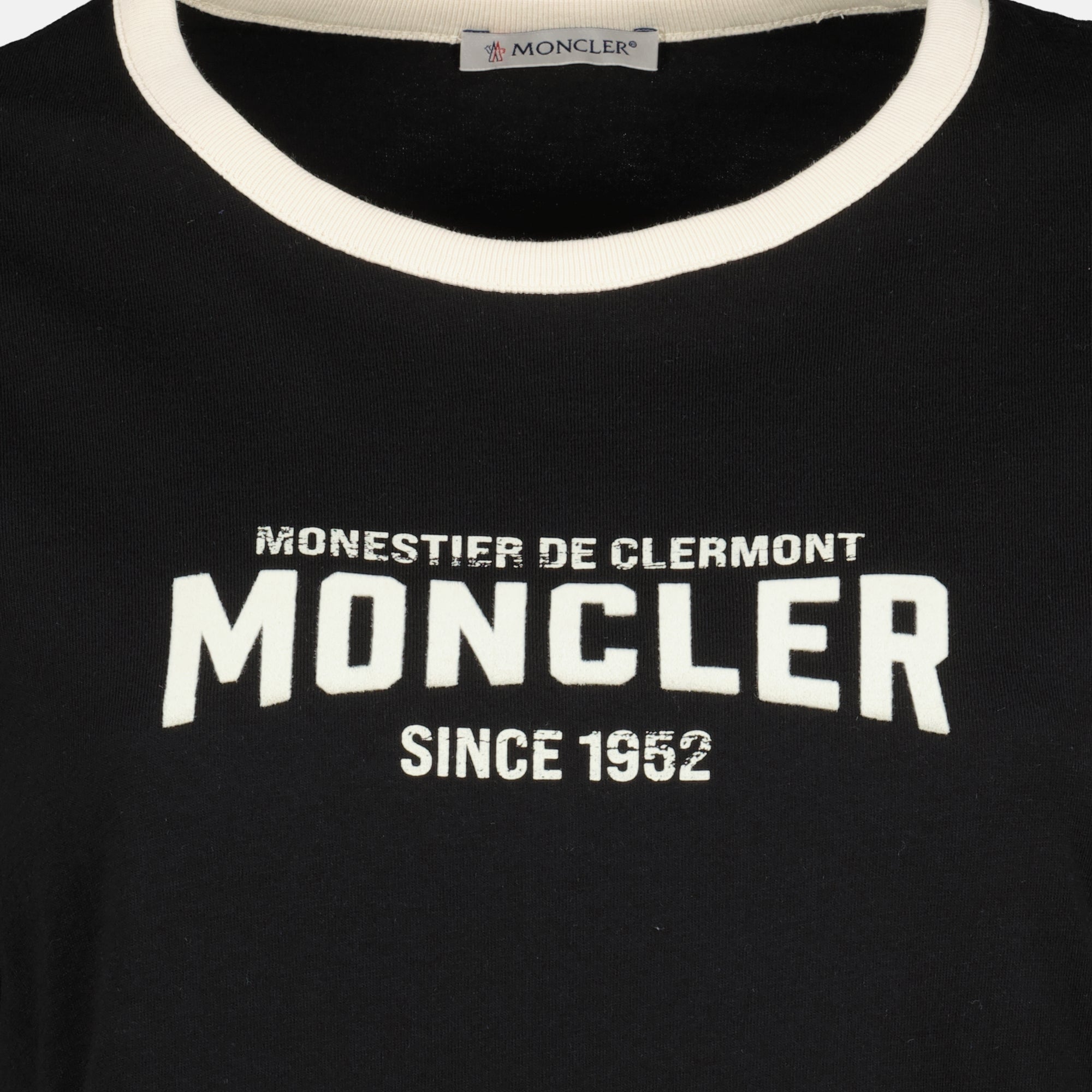 Image de l'article T-shirt à logo floqué noir de la marque Moncler pour Femme - Saison Printemps-Été 2026 - Vue détaillée_1