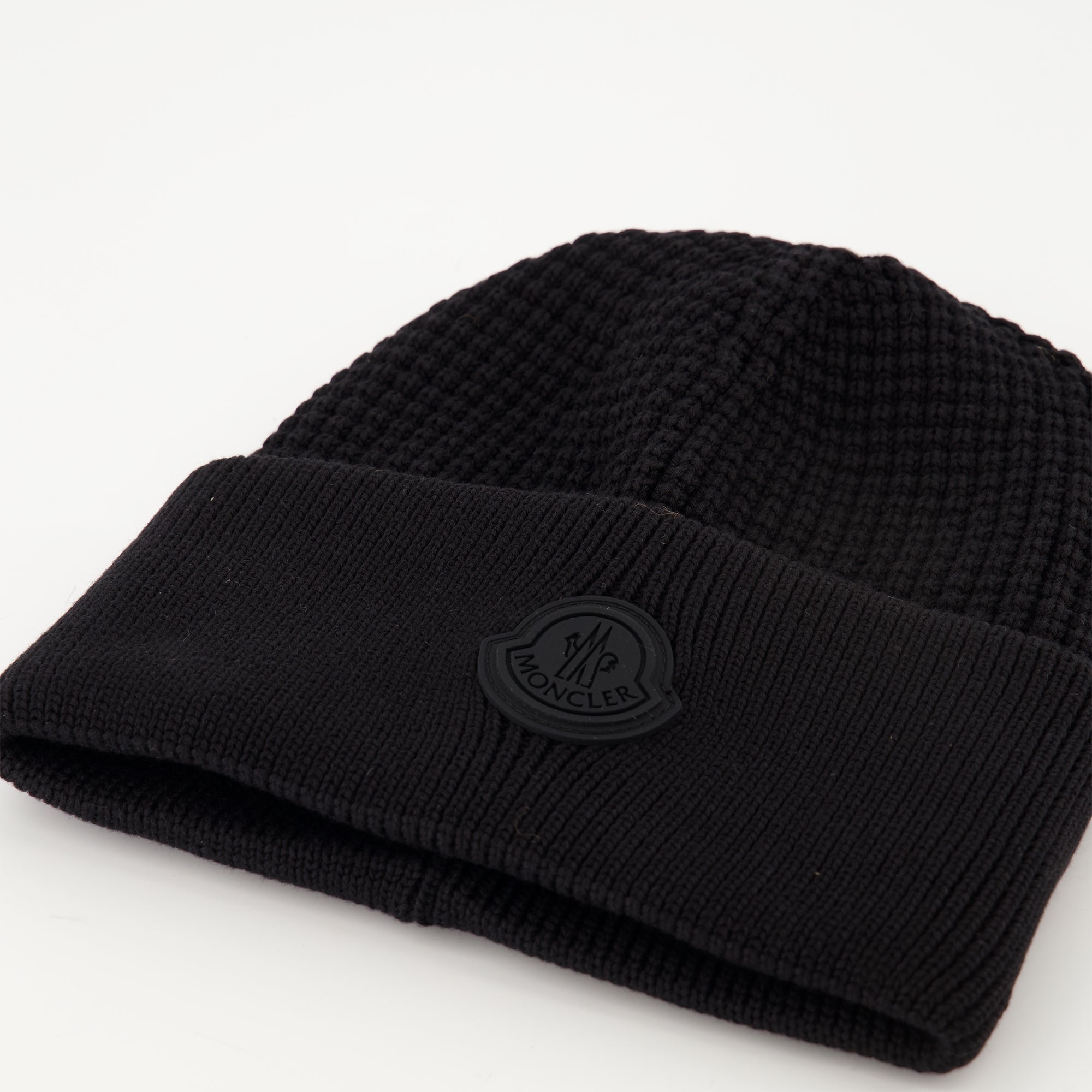Image of the Moncler men's cotton beanie with logo - Fall-Winter 2025 - Detailed view 2