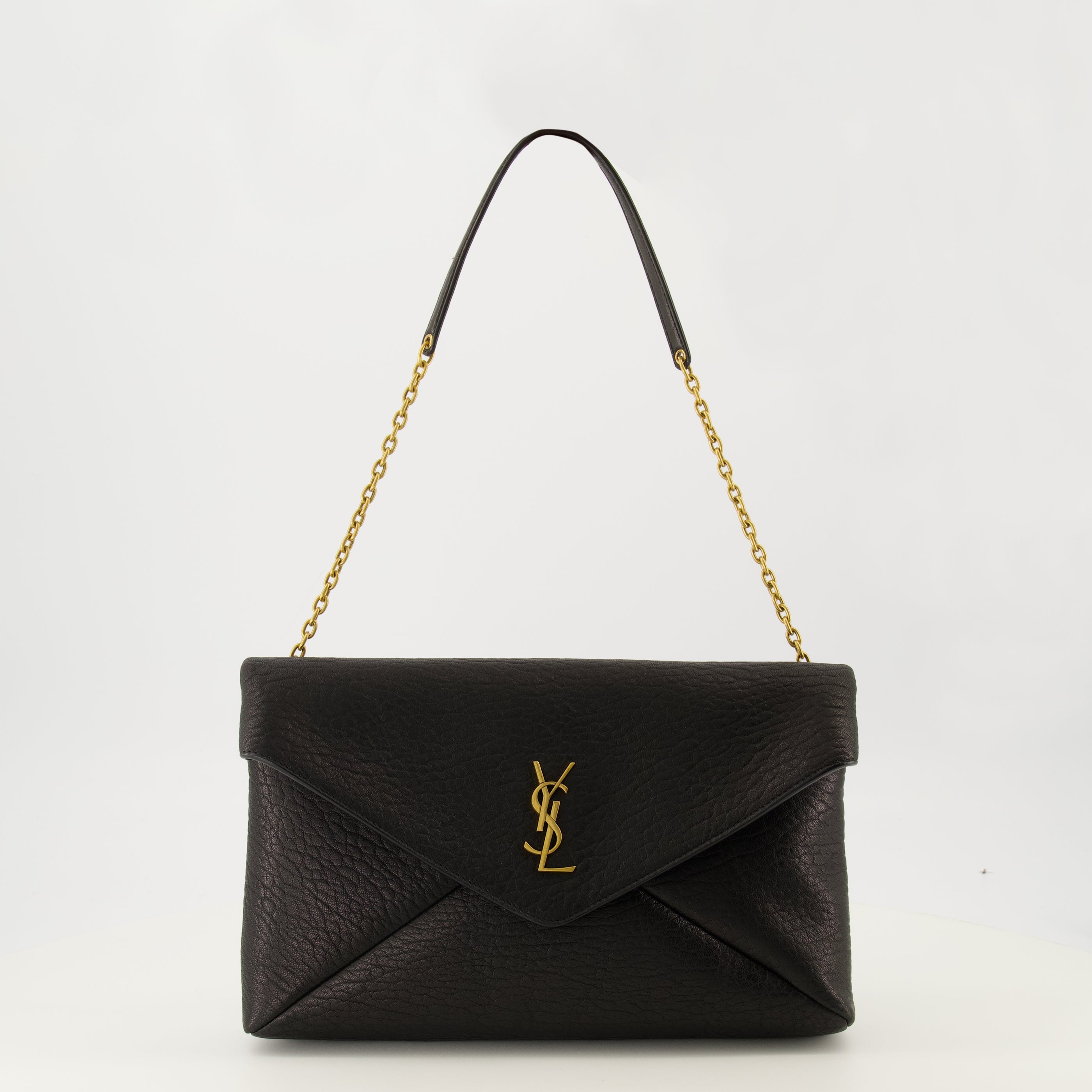 Image de l'article Pochette Cassandre medium en cuir noir de la marque Saint Laurent pour Femme - Saison Printemps-Été 2026 - Vue de Face