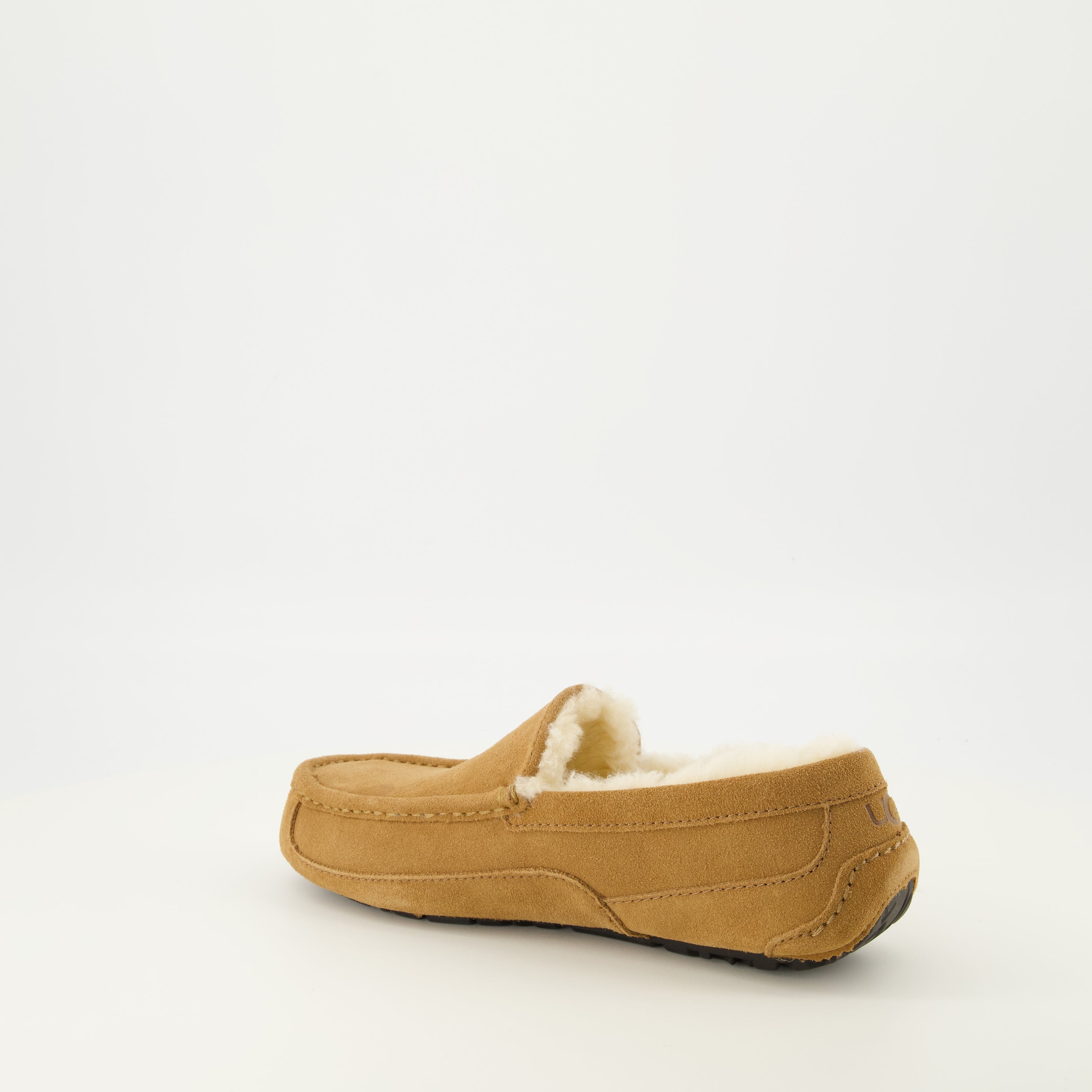 Imagem do chinelo Ascot castanho da marca Ugg para Homem - Temporada Primavera-Verão 2026 - Vista três quartos traseira direita