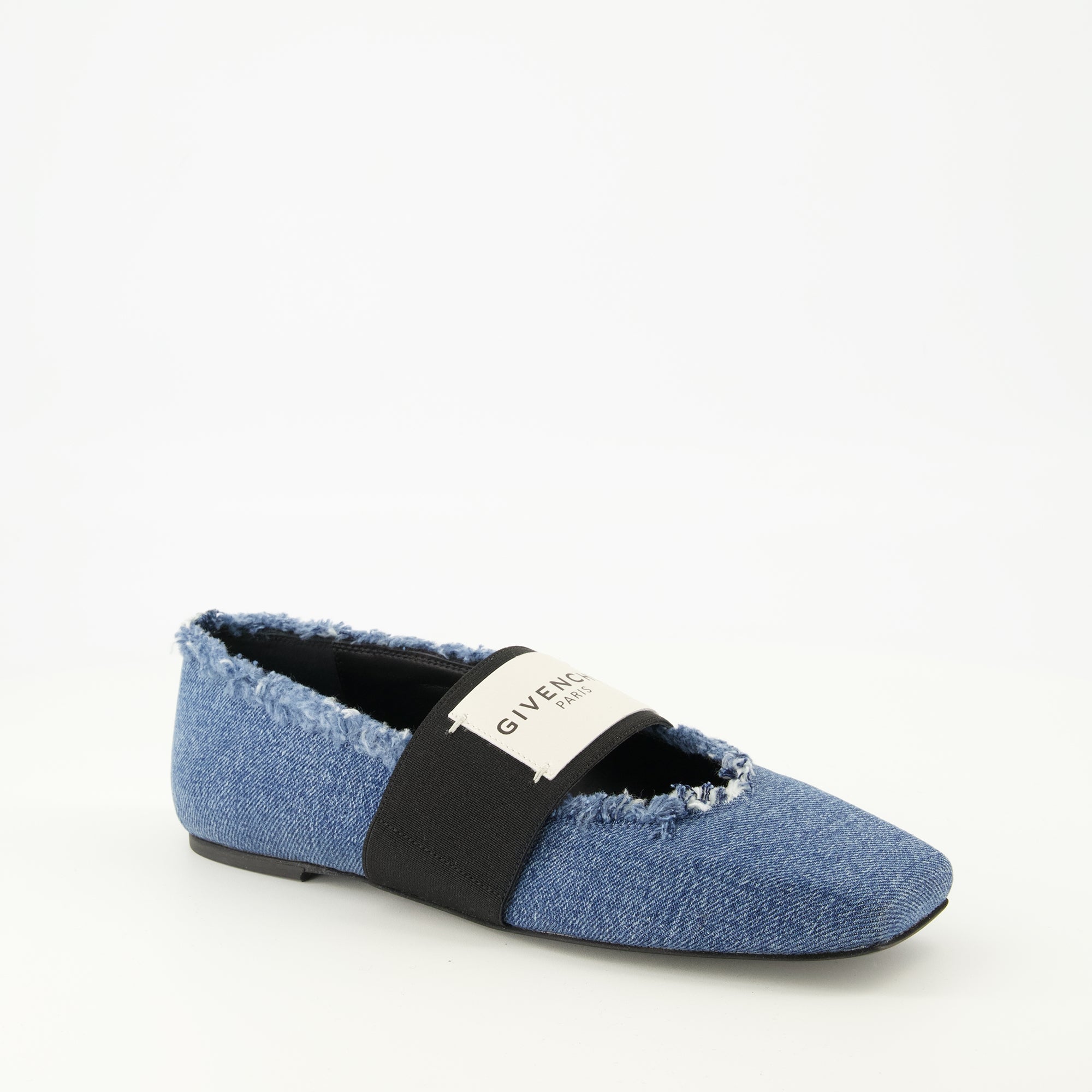 Immagine delle Ballerine Sliced Square in denim blu di Givenchy per Donna - Collezione Primavera-Estate 2026 - Vista tre quarti anteriore destra