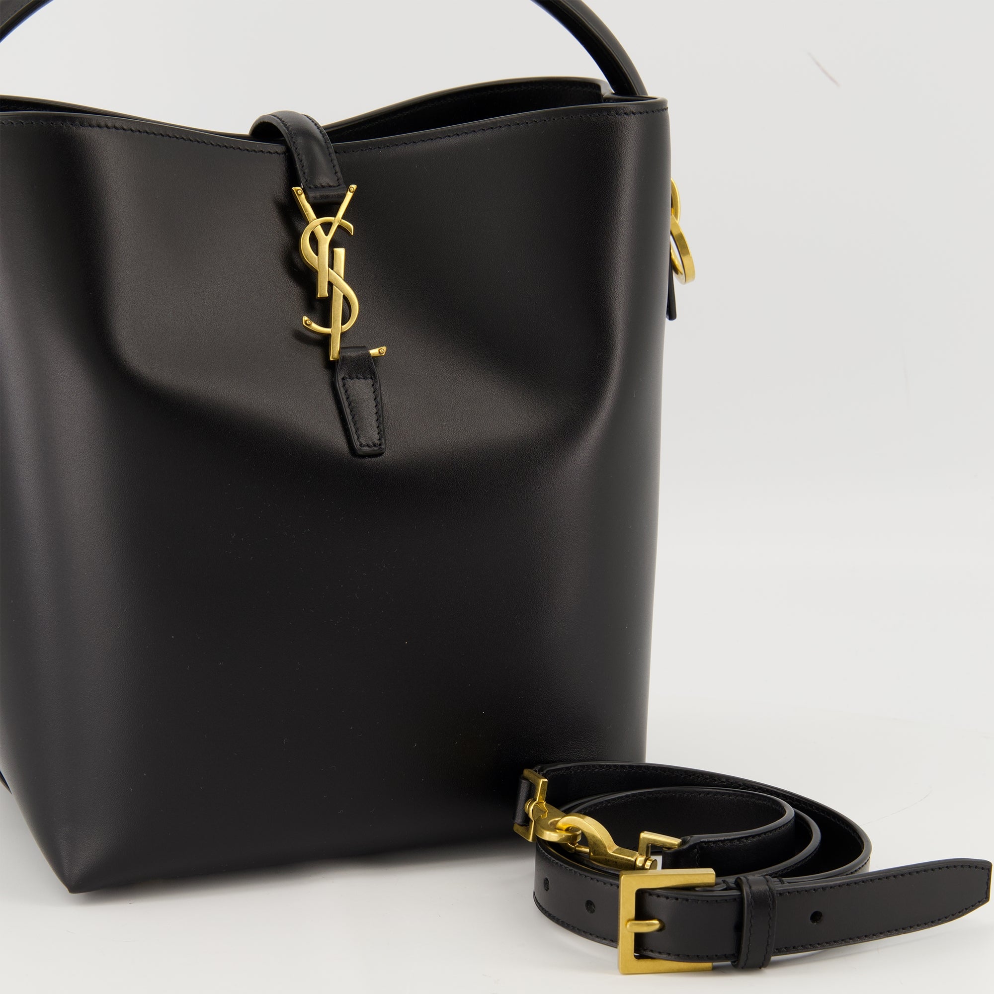 Imagem do artigo Bolsa le 37 da marca Saint Laurent para Mulheres - Coleção Outono-Inverno 2025 - Vista Detalhada_2