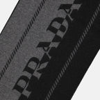 Écharpes, foulards et gants Écharpe en laine noir et gris Prada Gris Homme