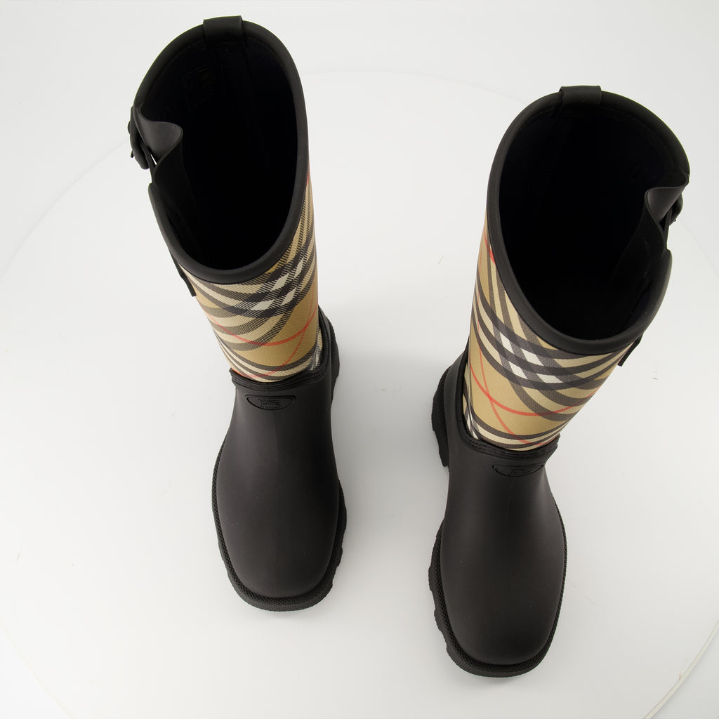 Image of the Burberry Marsh Boots for Women - Fall-Winter 2025 - Top view of the pair of shoes