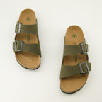 Immagine delle sandali Arizona del marchio Birkenstock per uomo - Stagione Autunno-Inverno 2025 - Vista dall'alto della coppia di scarpe