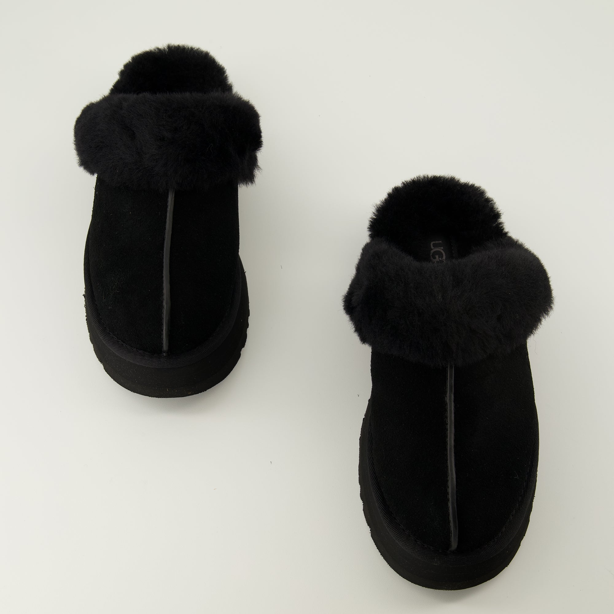 Image de l'article Mules Disquette noir de la marque Ugg pour Femme - Saison Printemps-Été 2026 - Vue de dessus paire de chaussure