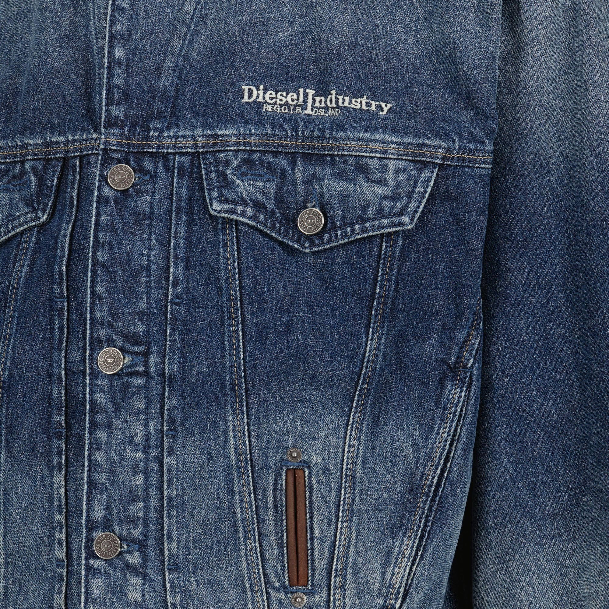 Image de l'article Veste en denim D-Denver de la marque Diesel pour Unisex - Saison Printemps-Été 2026 - Vue détaillée_1