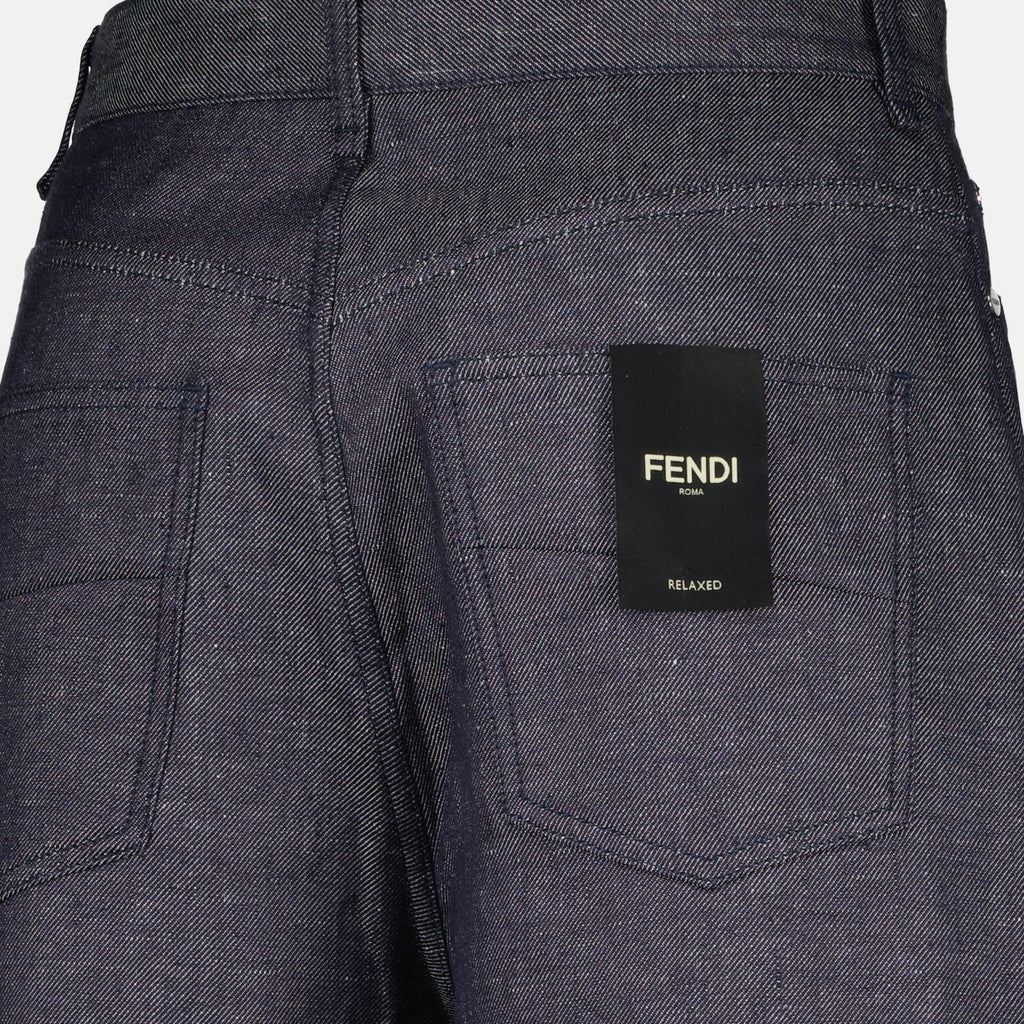 Bild der langen blau-grauen Jeans der Marke Fendi für Herren - Frühling-Sommer 2026 - Detaillierte Ansicht_1