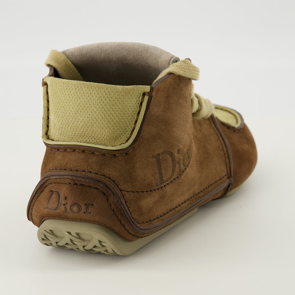 Bild der braunen Roadie-Stiefeletten von Dior für Herren - Frühjahr-Sommer 2026 - Rückansicht